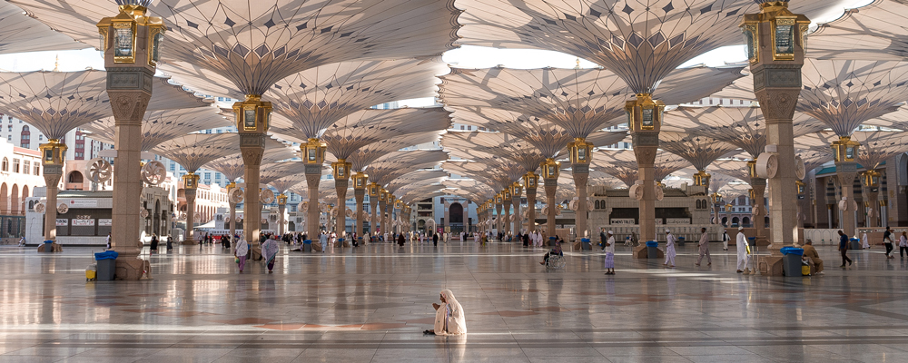 Pilgrim in devotion, Mecca